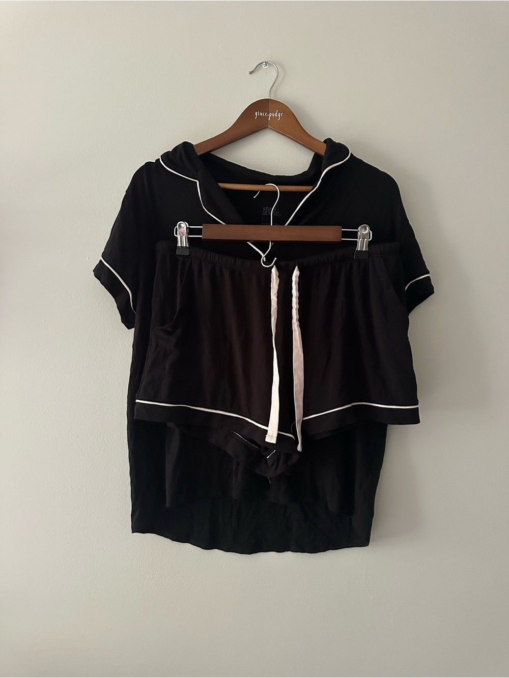 stars above Black Short-Sleeve Pajama Set with White Trim